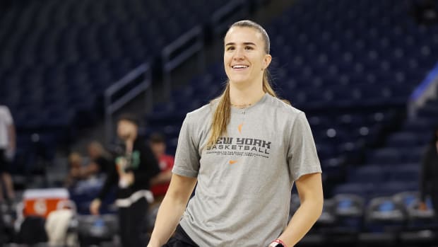 New York Liberty guard Sabrina Ionescu (20) warms up before a WNBA game against the Chicago Sky 