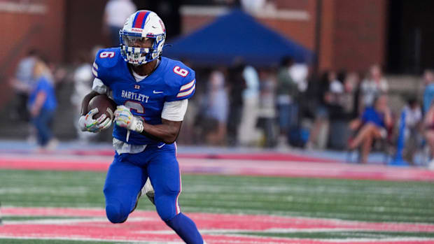 Bartlett’s Geron Johnson (6) runs with the ball during the game between MUS and Bartlett High School in Bartlett, Tenn.