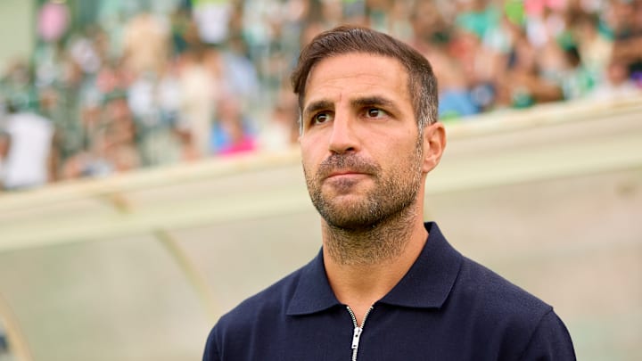 Cesc Fabregas va affronter son ancien son club. Cesc Fabregas va affronter son ancien son club.