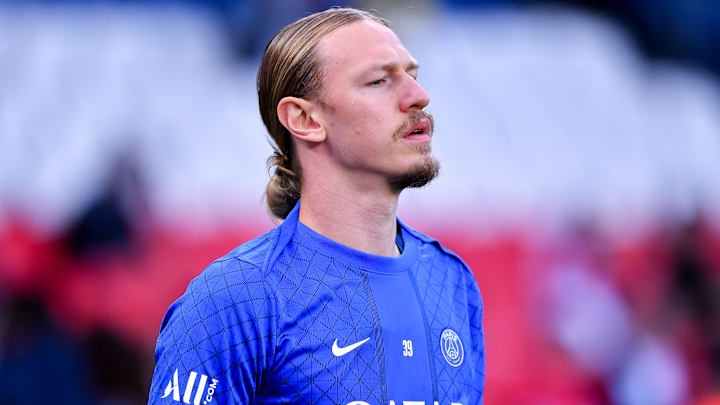 Matvey Safonov est deuxième dans la hiérarchie au PSG. Matvey Safonov est deuxième dans la hiérarchie au PSG.