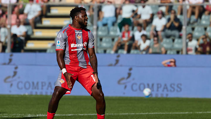 Faris Moumbagna a réalisé des tristes débuts avec Cremonese. Faris Moumbagna a réalisé des tristes débuts avec Cremonese.
