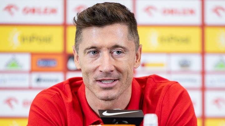 Robert Lewandowski s'est exprimé sur son avenir avec le FC Barcelone. Robert Lewandowski s'est exprimé sur son avenir avec le FC Barcelone.