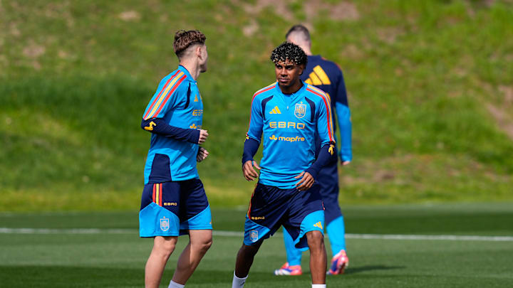 Lamine Yamal devrait débuter face à la Serbie ce vendredi soir.