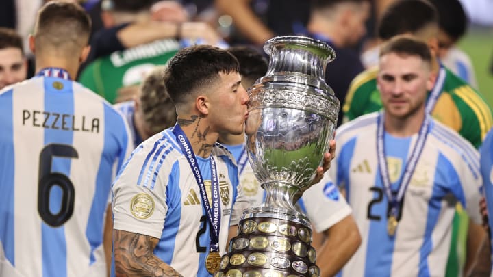 Federasi Sepak Bola Prancis mengajukan protes kepada Argentina dan FIFA terkait nyanyian rasis yang diunggah oleh Enzo Fernandez ketika rekan-rekannya merayakan gelar juara Copa America 2024