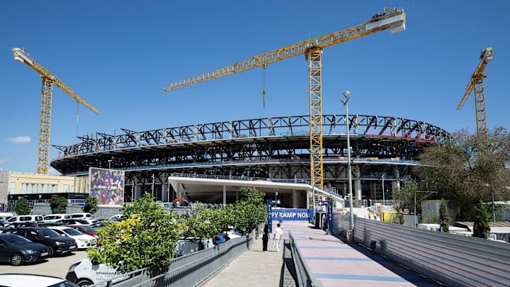 Kräne am Camp Nou