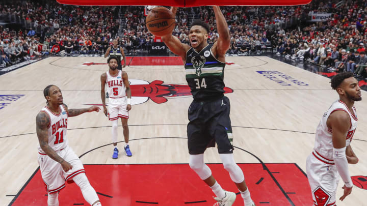 Mar 4, 2022; Chicago, Illinois, USA; Milwaukee Bucks forward Giannis Antetokounmpo (34) dunks the