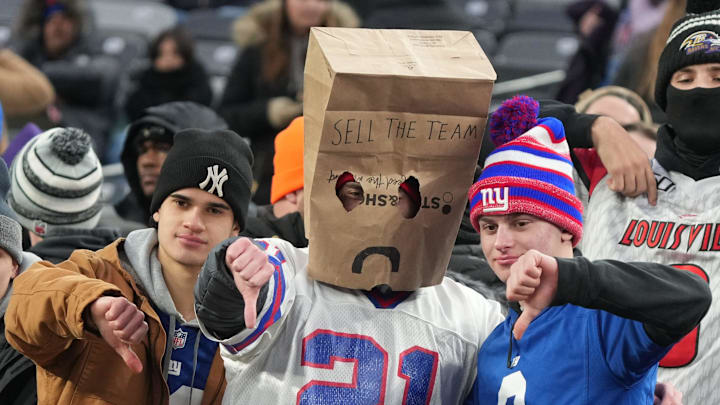 Disappointed New York Giants fans.