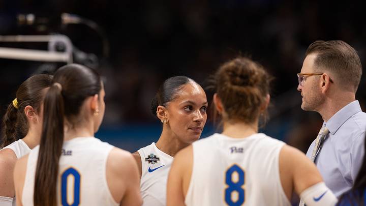 Dec 18, 2025; Kansas City, MO, USA; Pittsburgh Panthers right-side hitter Olivia Babcock (5) listens to her head coach Dan Fisher in a 2025 NCAA Women’s Volleyball Championship semifinal match at T-Mobile Center. Mandatory Credit: Kylie Graham-Imagn Images Dec 18, 2025; Kansas City, MO, USA; Pittsburgh Panthers right-side hitter Olivia Babcock (5) listens to her head coach Dan Fisher in a 2025 NCAA Women’s Volleyball Championship semifinal match at T-Mobile Center. Mandatory Credit: Kylie Graham-Imagn Images