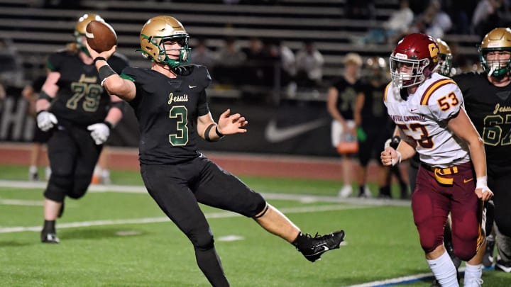 UC Davis commit Trey Cleeland returns to quarterback Jesuit in 2024.