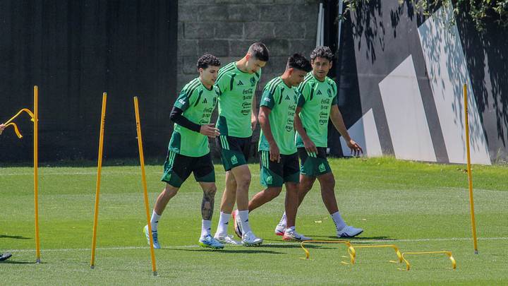 Jorge Sánchez llegó antes de tiempo para incorporarse a la concentración de Javier Aguirre, busca la lateral derecha del Tri. Jorge Sánchez llegó antes de tiempo para incorporarse a la concentración de Javier Aguirre, busca la lateral derecha del Tri.