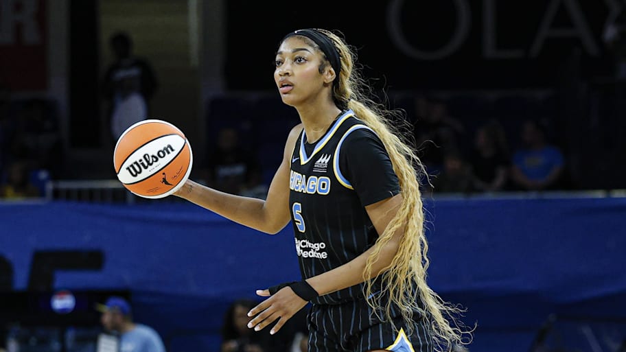 Angel Reese during a game against the Minnesota Lynx.  | Kamil Krzaczynski-Imagn Images