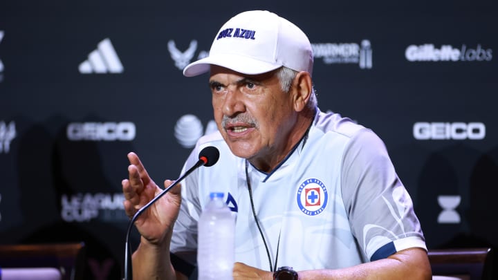 Ricardo Ferretti salió por la puerta de atrás con Cruz Azul