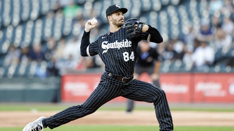 Aug 25, 2023; Chicago, Illinois, USA; Chicago White Sox starting pitcher Dylan Cease (84) delivers a