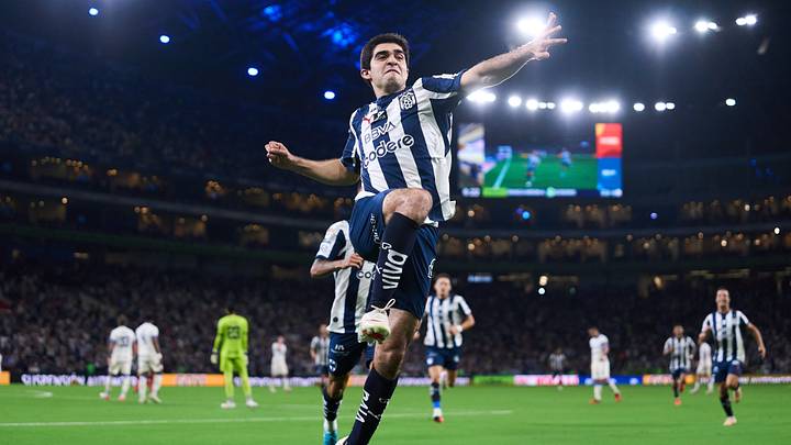 Un error de Kevin Mier al intentar salir jugando permitió el gol de César Garza
