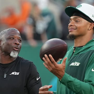 East Rutherford, NJ -- August 22, 2025 -- Coach Aaron Glenn and quarterback Justin Fields of the Jets before the game. The Philadelphia Eagles came to MetLife Stadium to play the NY Jets in the final preseason season game.