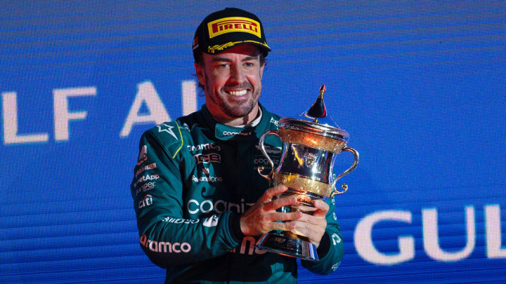 Fernando Alonso obtuvo el tercer puesto en el Gran Premio de Bahréin con el equipo Aston Martin