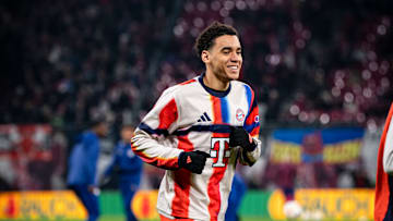 Jamal Musiala beim Aufwärmen