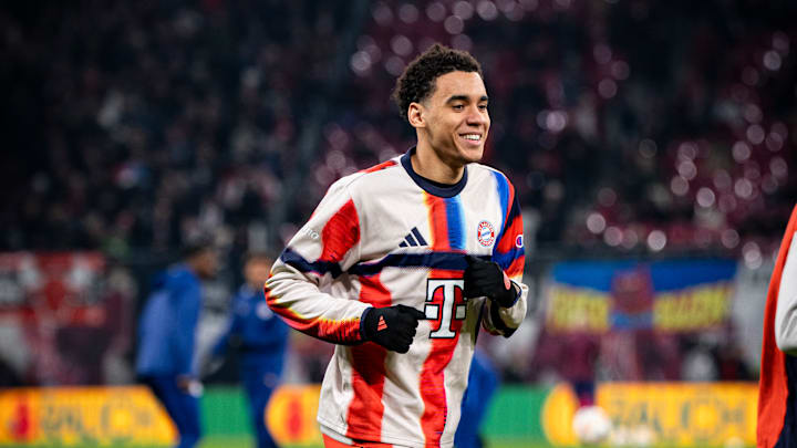 Jamal Musiala beim Aufwärmen