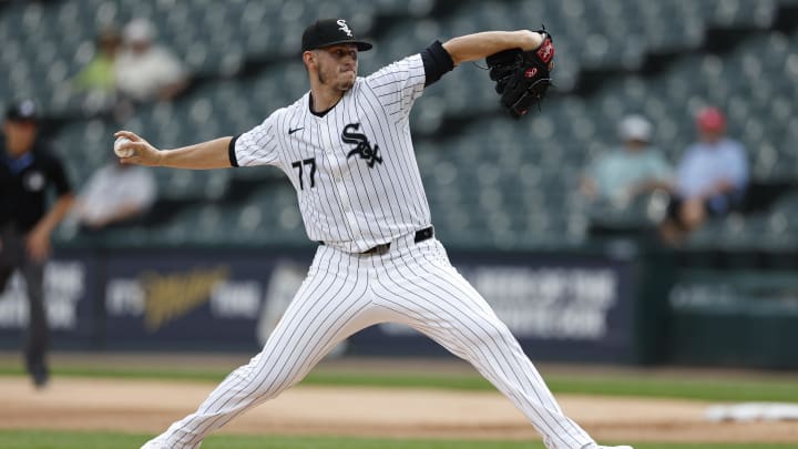 Aug 28, 2024; Chicago, IL, USA; Chicago White Sox starting pitcher Chris Flexen (77) delivers a pitch against the Texas Rangers during the first inning of game one of the doubleheader at Guaranteed Rate Field. Mandatory Credit: Kamil Krzaczynski-USA TODAY Sports