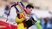 Lionel Messi levantando el trofeo de Copa del Rey con el FC Barcelona
