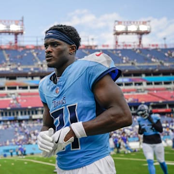 Tennessee Titans cornerback Roger McCreary (21) exits the field after the Titans’ 33-19 loss to the Los Angeles Rams at Nissan Stadium in Nashville, Tenn., Sunday, Sept. 14, 2025.