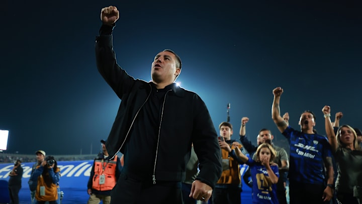 El director técnico de los Pumas de la UNAM, Efraín Juárez, celebra al finalizar el partido de vuelta de los cuartos de final contra el América en el Estadio Olímpico Universitario El director técnico de los Pumas de la UNAM, Efraín Juárez, celebra al finalizar el partido de vuelta de los cuartos de final contra el América en el Estadio Olímpico Universitario