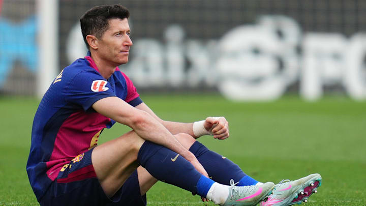 Robert Lewandowski injured his hamstring in Barcelona's win over Celta Vigo on Apr. 19.