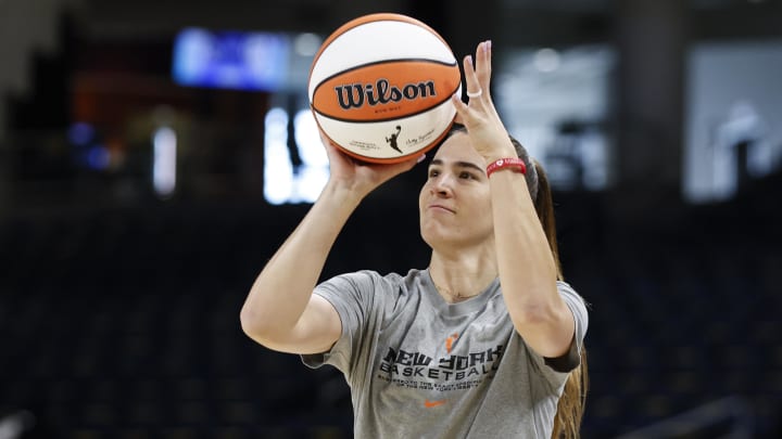 New York Liberty guard Sabrina Ionescu (20) warms up