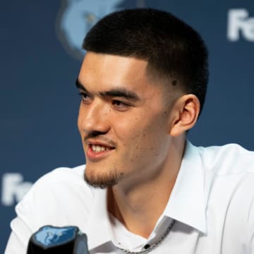 Zach Edey, a first-round draft pick for the Grizzlies, smiles during a press conference