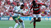 Times vivem situações opostas na competição