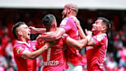 Jugadores del Toluca celebran un gol.