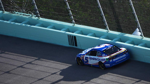 Kyle Larson (5) races during the Straight Talk Wireless 400 at Homestead-Miami Speedway. 