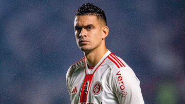 Rafael Santos Borré assumiu a titularidade fixa no Inter com Roger Machado