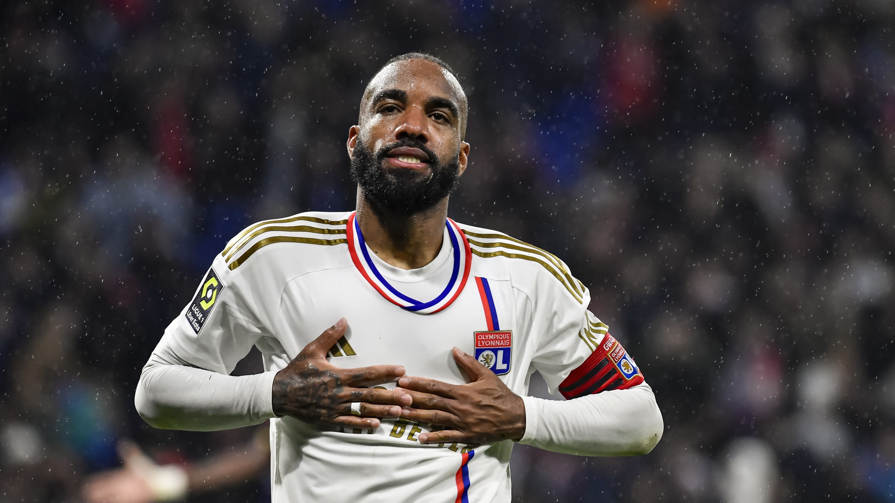 PHOTO : Le grand sourire d'Alexandre Lacazette pour son retour à Clairefontaine, avant les JO 2024