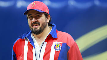 El dueño de Chivas, Amaury Vergara, ha sido duramente criticado por la afición al no invertir en refuerzos para el Apertura 2024