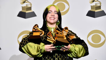 Premios Grammy 2022 son aplazados por el COVID-19