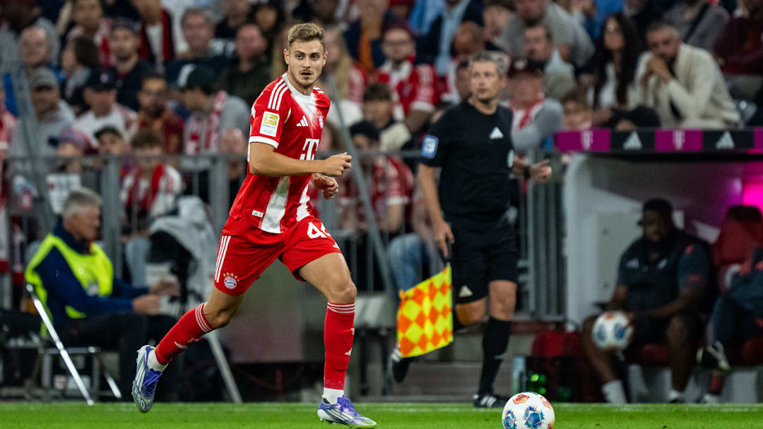 Why Josip Stanišić stands out as the best left-back choice currently for Bayern Munich and Vincent Kompany’s system.