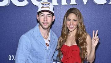 Nick Jonas y Shakira trabajan juntos como jurado en el reality show Dancing with Myself