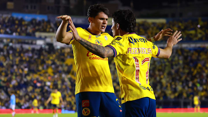 Israel Reyes y Alejandro Zendejas festejan el tanto del América Israel Reyes y Alejandro Zendejas festejan el tanto del América