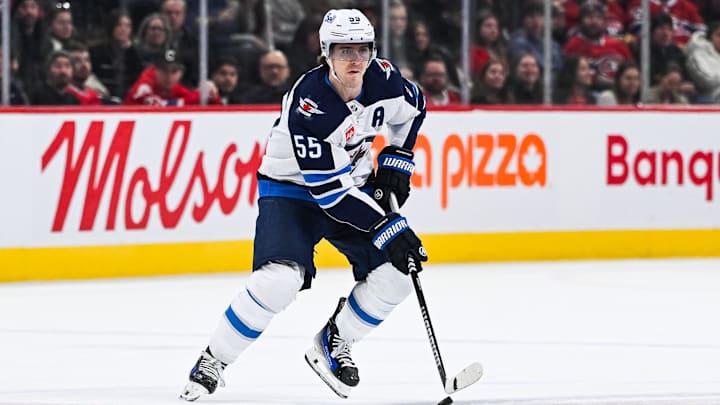 Jan 28, 2025; Montreal, Quebec, CAN; Winnipeg Jets center Mark Scheifele (55) plays the puck against the Montreal Canadiens during the third period at Bell Centre. Mandatory Credit: David Kirouac-Imagn Images Jan 28, 2025; Montreal, Quebec, CAN; Winnipeg Jets center Mark Scheifele (55) plays the puck against the Montreal Canadiens during the third period at Bell Centre. Mandatory Credit: David Kirouac-Imagn Images