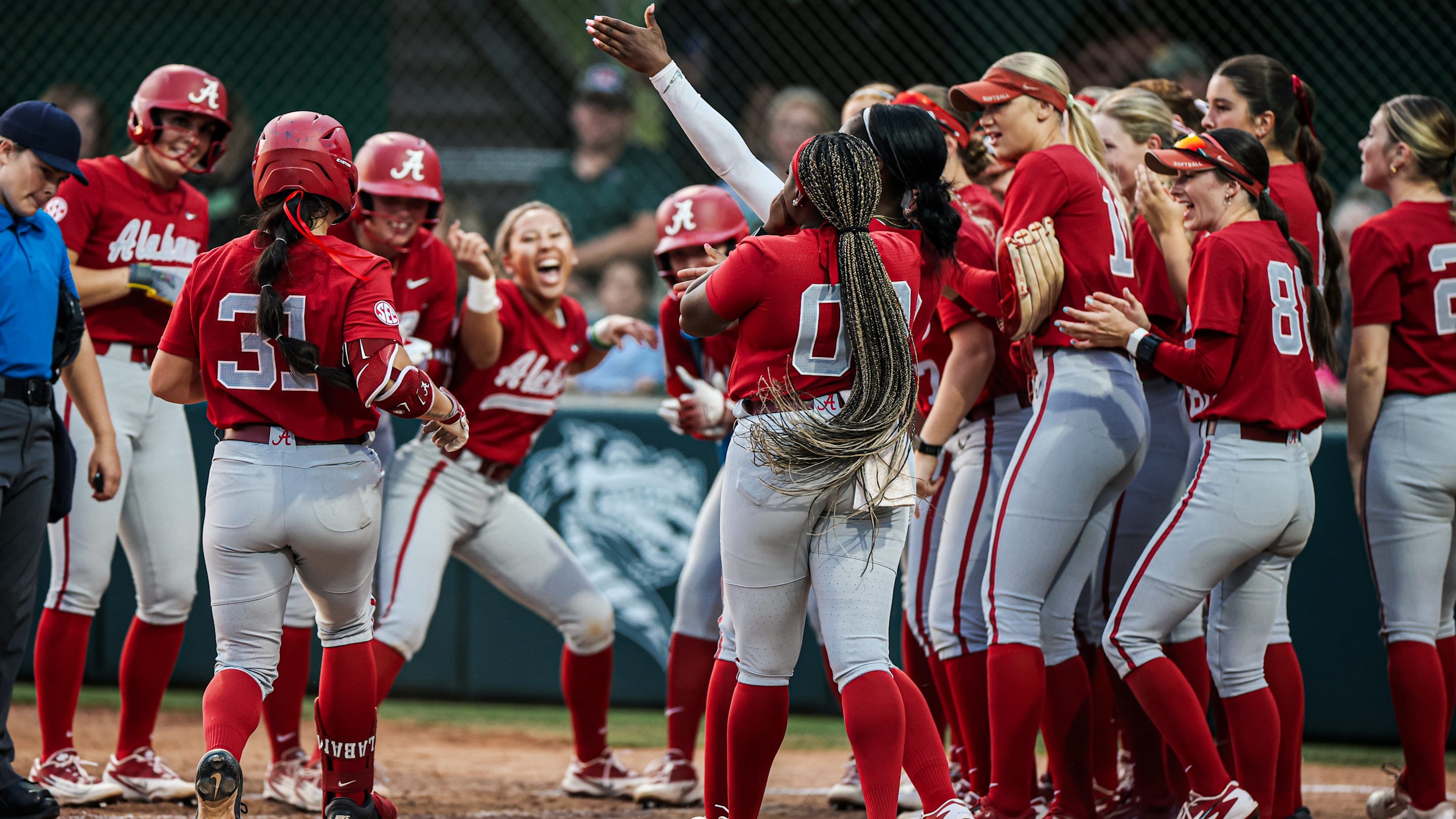 No. 2 Alabama Softball Blanks Blazers in Final Midweek Game