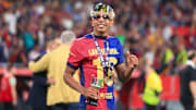 Lamine Yamal celebrando tras conseguir la primera Copa del Rey de su carrera