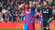 Barcelona anuncia que Agüero voltará aos gramados apenas em 2022