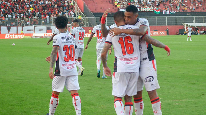 Vitória bateu o Fluminense por 2 a 1 no Barradão