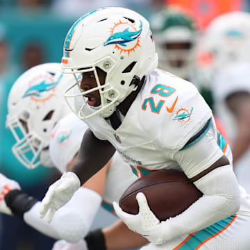 Bet on De'Von Achane to go over his receiving yards total on Sunday against the Colts.