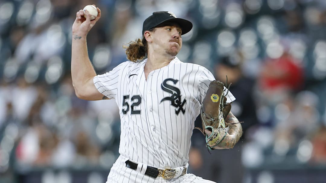Sep 30, 2023; Chicago, Illinois, USA; Chicago White Sox starting pitcher Mike Clevinger (52) delivers a pitch against the San Diego Padres during the first inning at Guaranteed Rate Field. Mandatory Credit: Kamil Krzaczynski-Imagn Images