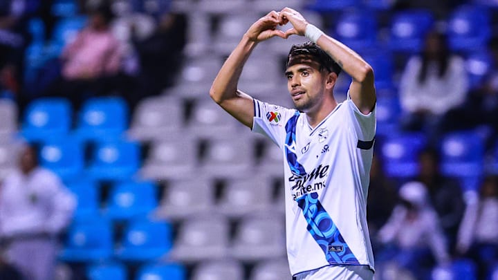 El delantero Ricardo Marín no entra en planes del Puebla y volvería a Chivas tras cumplir su préstamo, sin embargo, el Rebaño no lo contempla y busca venderlo sí o sí, existiendo ya tres interesados en sus servicios. El delantero Ricardo Marín no entra en planes del Puebla y volvería a Chivas tras cumplir su préstamo, sin embargo, el Rebaño no lo contempla y busca venderlo sí o sí, existiendo ya tres interesados en sus servicios.