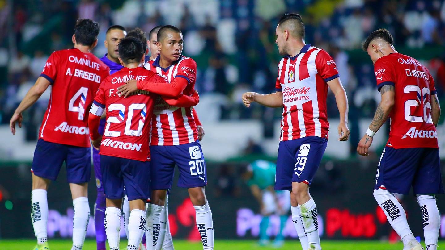 El once inicial de Chivas, con refuerzos, para el Apertura 2023