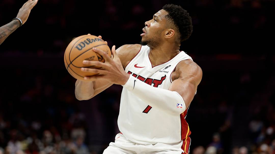 Oct 24, 2026; Charlotte, North Carolina, USA; Miami Heat forward Giannis Antetokounmpo (7) prepares to attempt a jump shot during the third quarter against the Charlotte Hornets at Spectrum Center. Mandatory Credit: Brian Westerholt-Imagn Images Oct 24, 2026; Charlotte, North Carolina, USA; Miami Heat forward Giannis Antetokounmpo (7) prepares to attempt a jump shot during the third quarter against the Charlotte Hornets at Spectrum Center. Mandatory Credit: Brian Westerholt-Imagn Images
