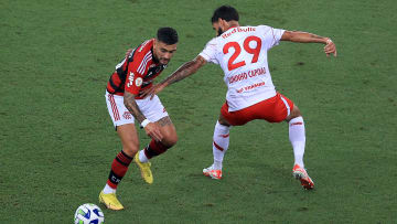 Arrascaeta e Juninho Capixaba estão fora do jogo de hoje